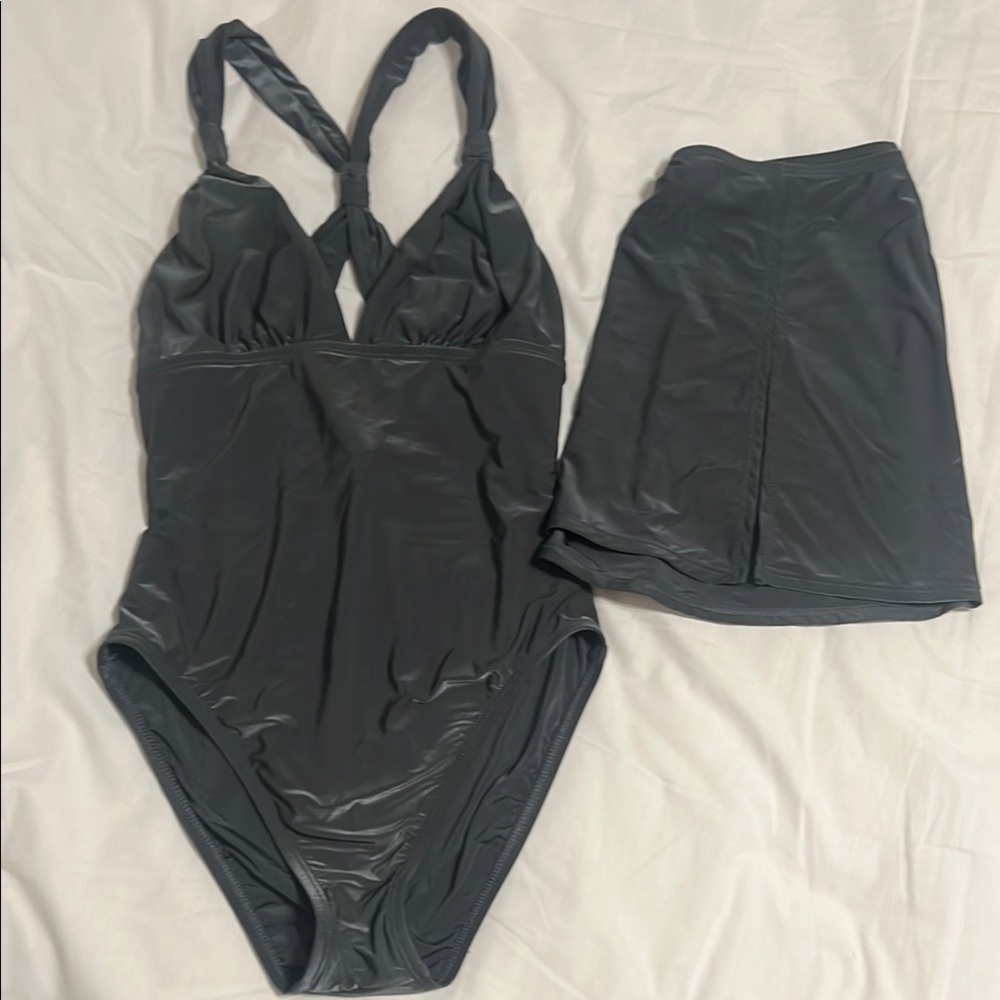 ANNE KLEIN Gray One-Piece Swimsuit with Skirt size 6 (skirt coverup size small)
